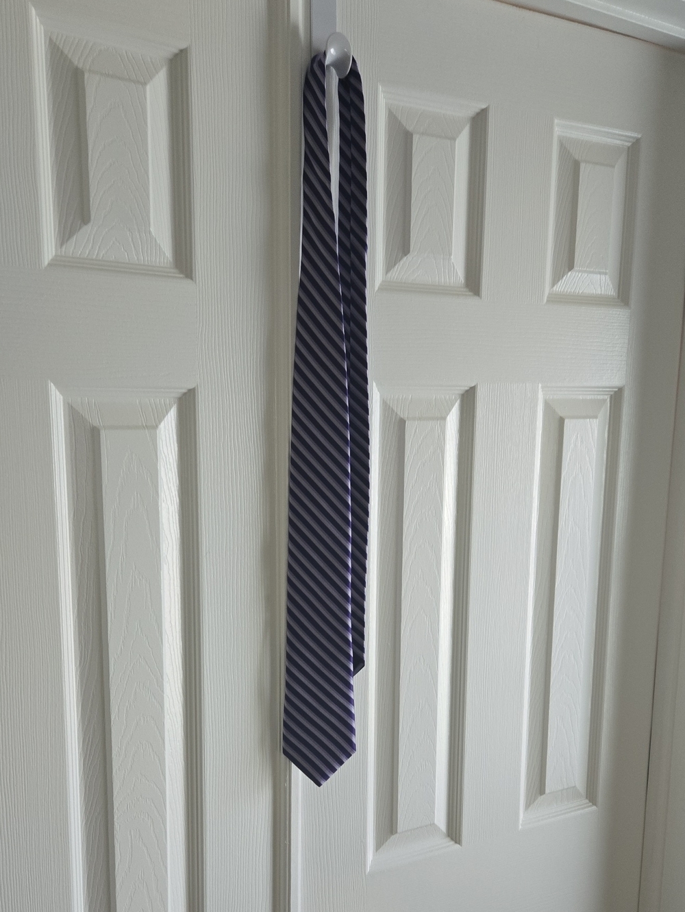 Michael Kors Navy and Silver Diagonal Stripe Tie